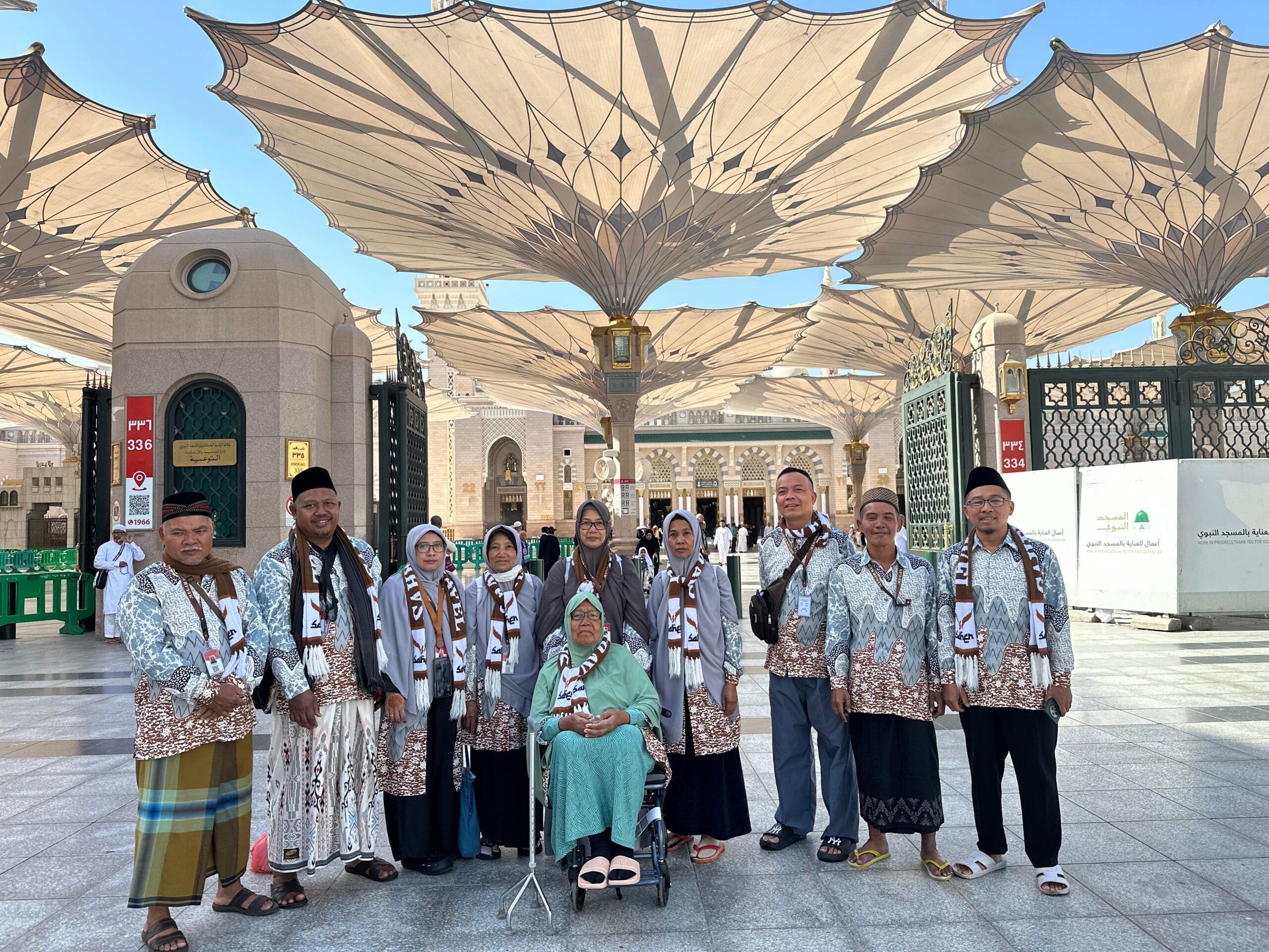 Para peserta umrah Al Fattah mengunjungi Masjid Nabawi